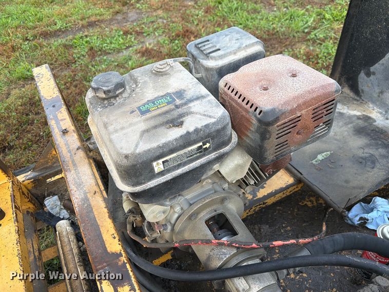 image for item FM6538 2003 Larson reel trailer