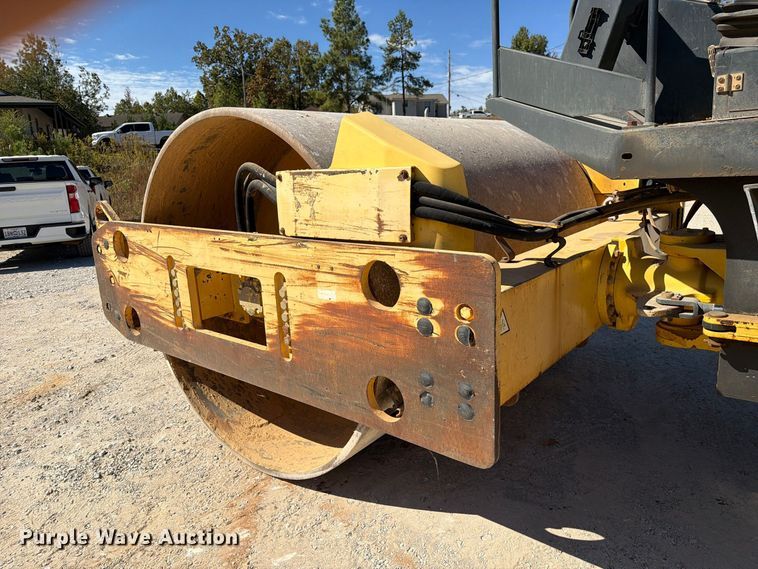 image for item FM6571 2005 Bomag BW 213DH-3 single drum vibratory roller