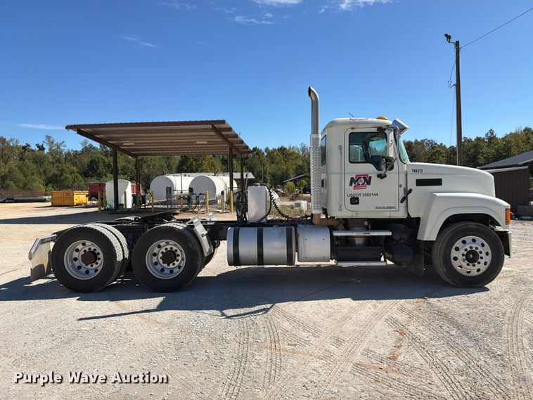image for item FM6572 2013 Mack CHU613 semi truck