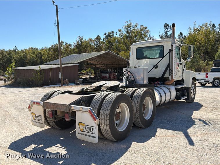 image for item FM6572 2013 Mack CHU613 semi truck