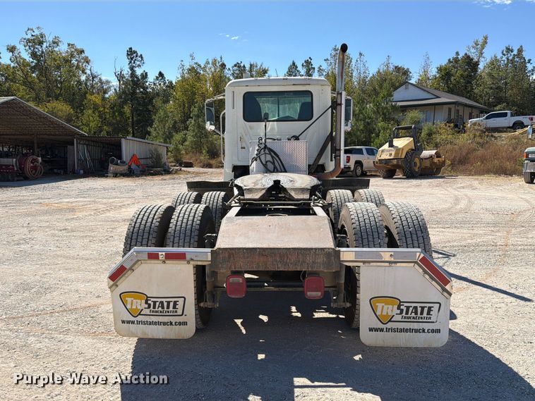 image for item FM6572 2013 Mack CHU613 semi truck