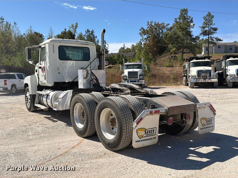image for item FM6572 2013 Mack CHU613 semi truck