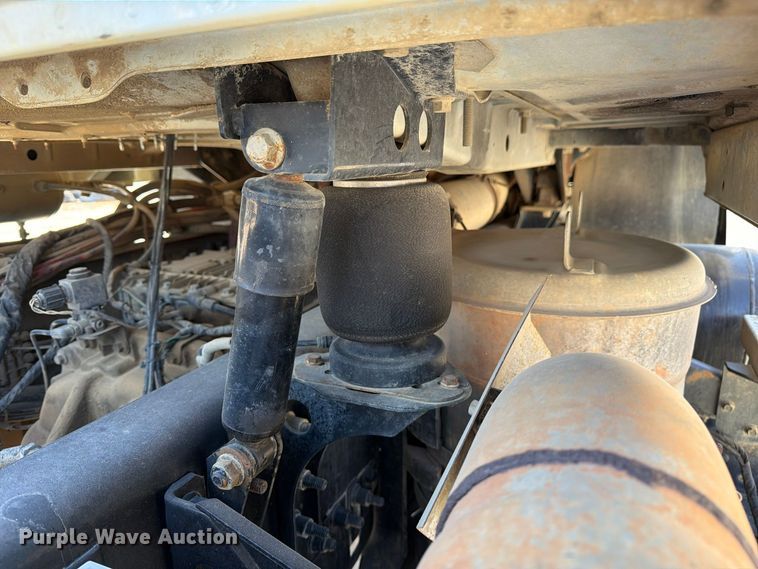 image for item FM6572 2013 Mack CHU613 semi truck