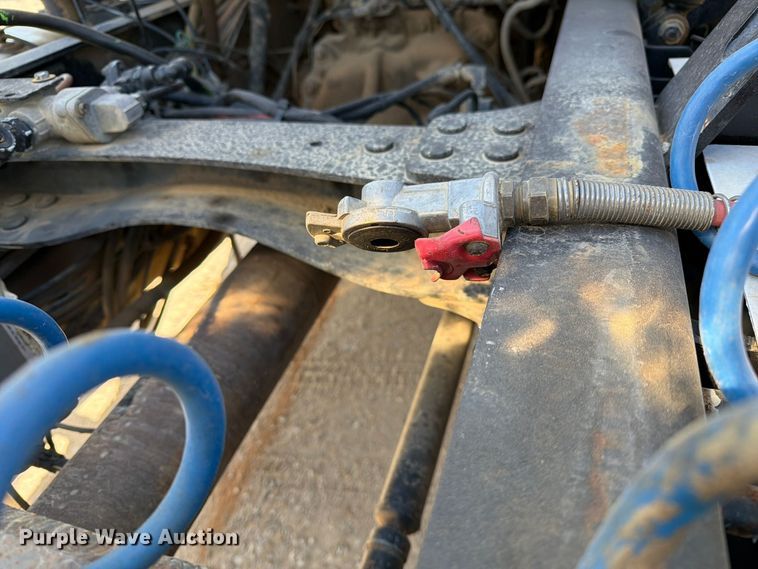 image for item FM6572 2013 Mack CHU613 semi truck