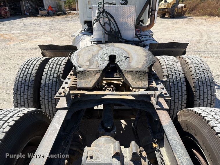 image for item FM6572 2013 Mack CHU613 semi truck