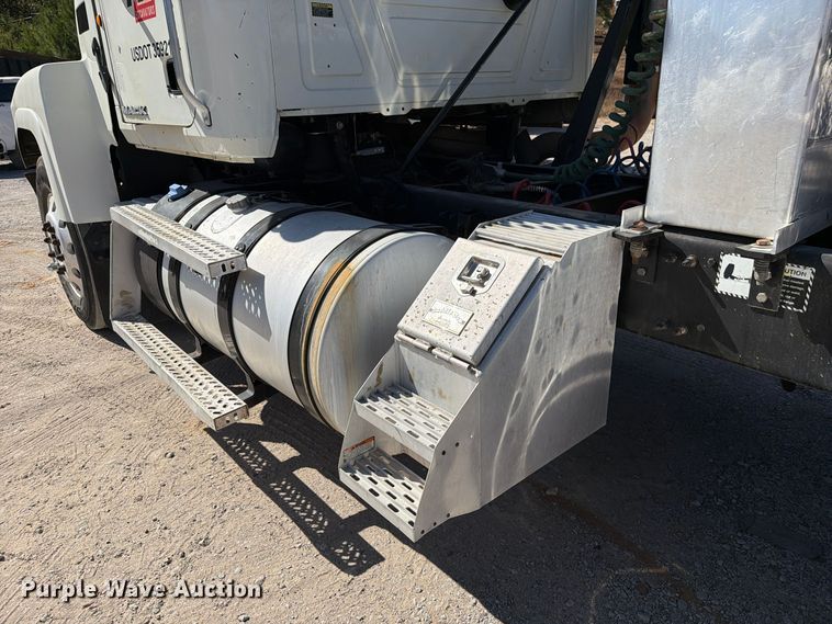 image for item FM6572 2013 Mack CHU613 semi truck