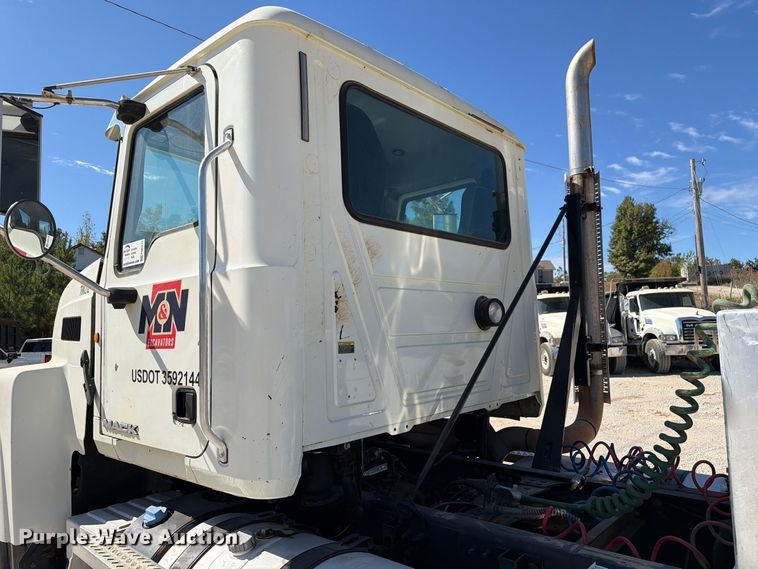 image for item FM6572 2013 Mack CHU613 semi truck