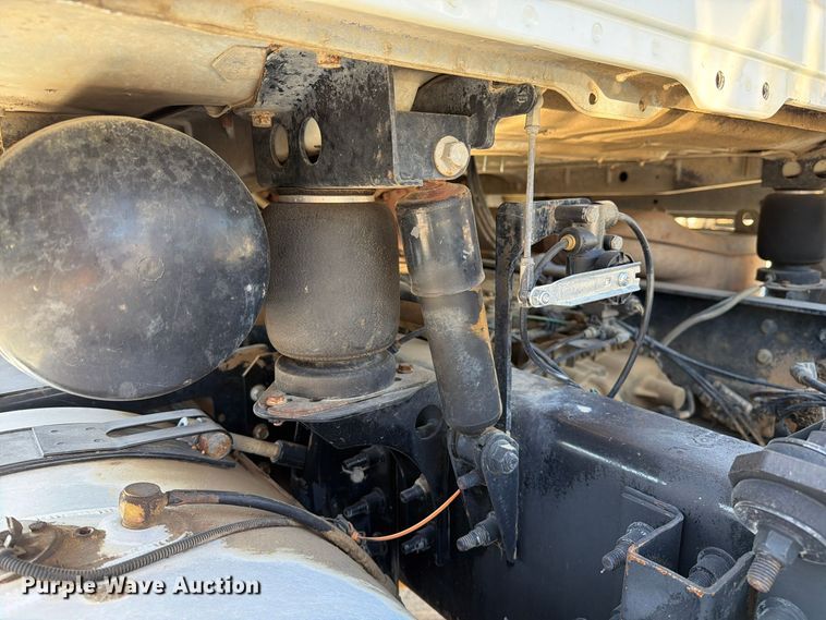 image for item FM6572 2013 Mack CHU613 semi truck