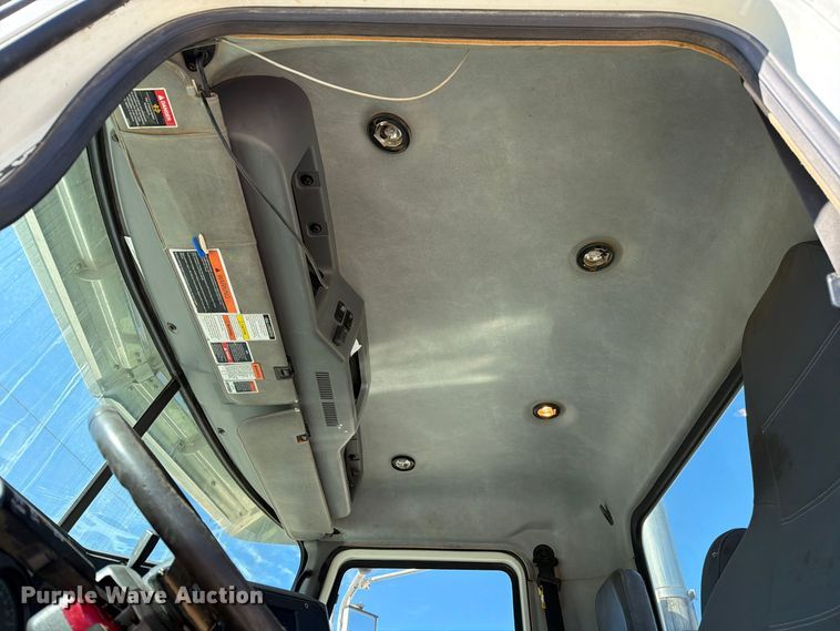 image for item FM6572 2013 Mack CHU613 semi truck