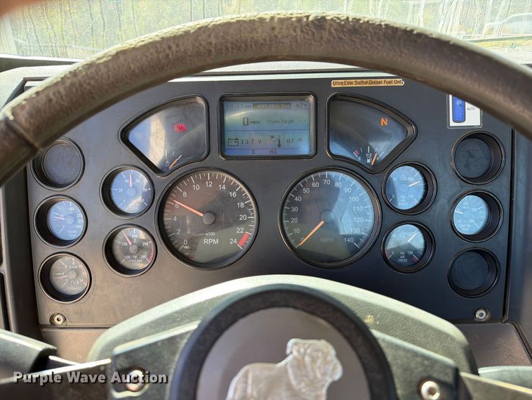 image for item FM6572 2013 Mack CHU613 semi truck