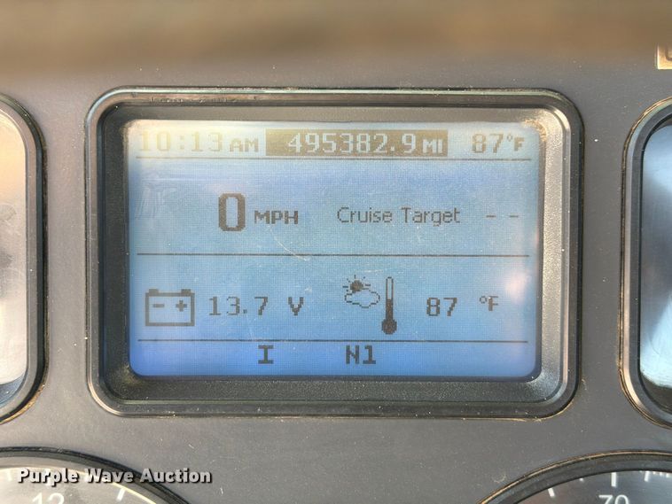 image for item FM6572 2013 Mack CHU613 semi truck