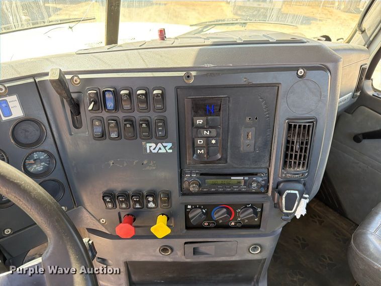 image for item FM6572 2013 Mack CHU613 semi truck