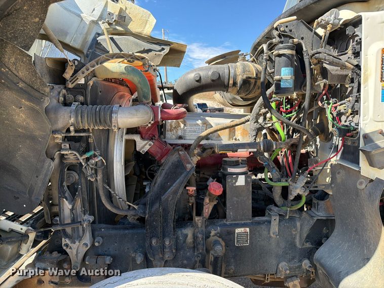 image for item FM6572 2013 Mack CHU613 semi truck