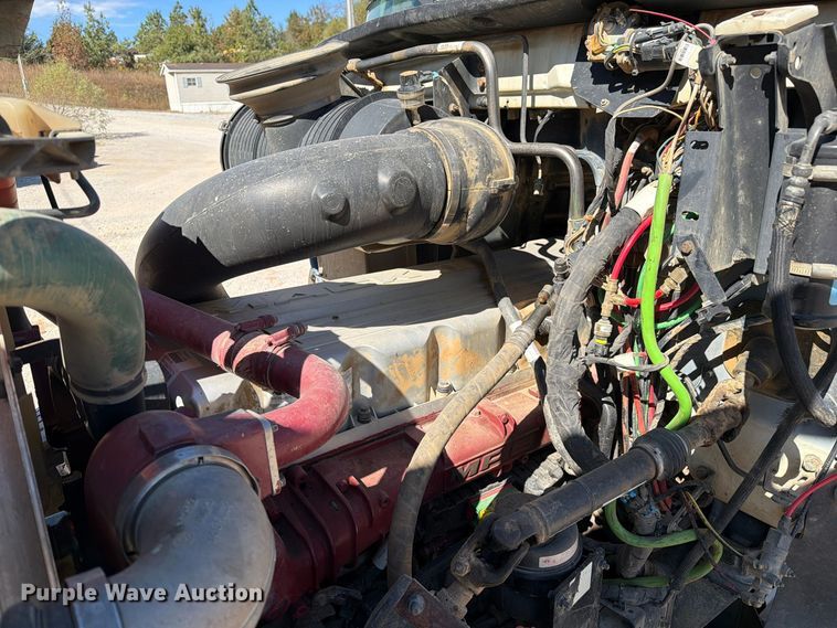image for item FM6572 2013 Mack CHU613 semi truck