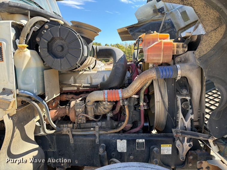 image for item FM6572 2013 Mack CHU613 semi truck