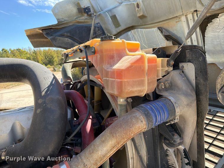 image for item FM6572 2013 Mack CHU613 semi truck