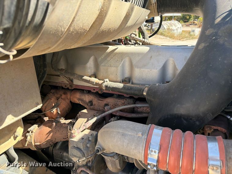 image for item FM6572 2013 Mack CHU613 semi truck