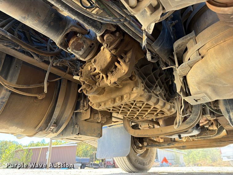 image for item FM6572 2013 Mack CHU613 semi truck