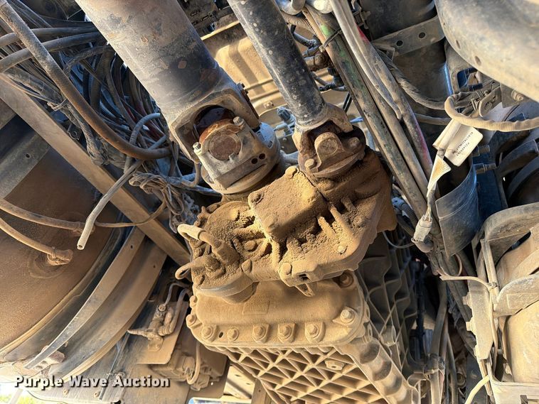 image for item FM6572 2013 Mack CHU613 semi truck