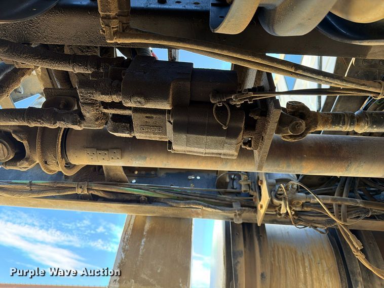 image for item FM6572 2013 Mack CHU613 semi truck