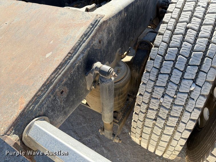 image for item FM6572 2013 Mack CHU613 semi truck