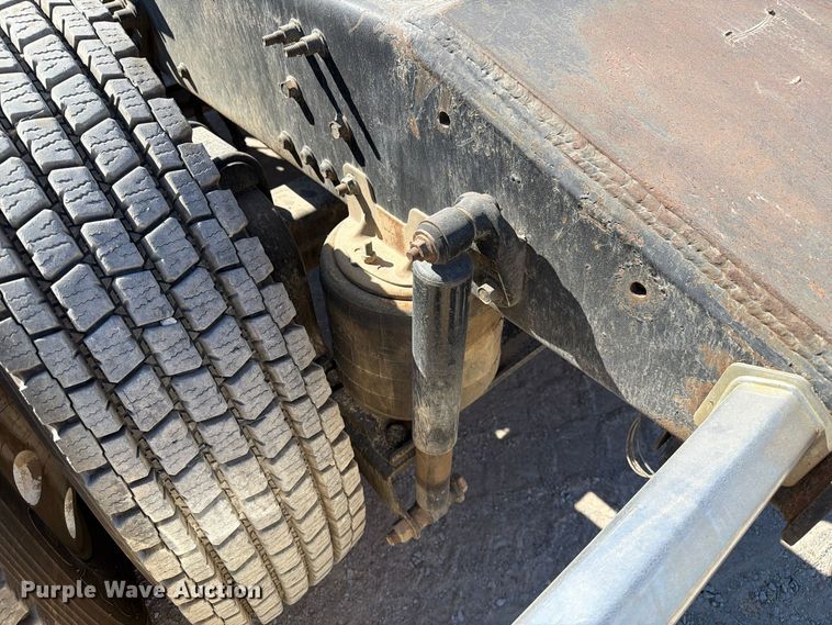 image for item FM6572 2013 Mack CHU613 semi truck