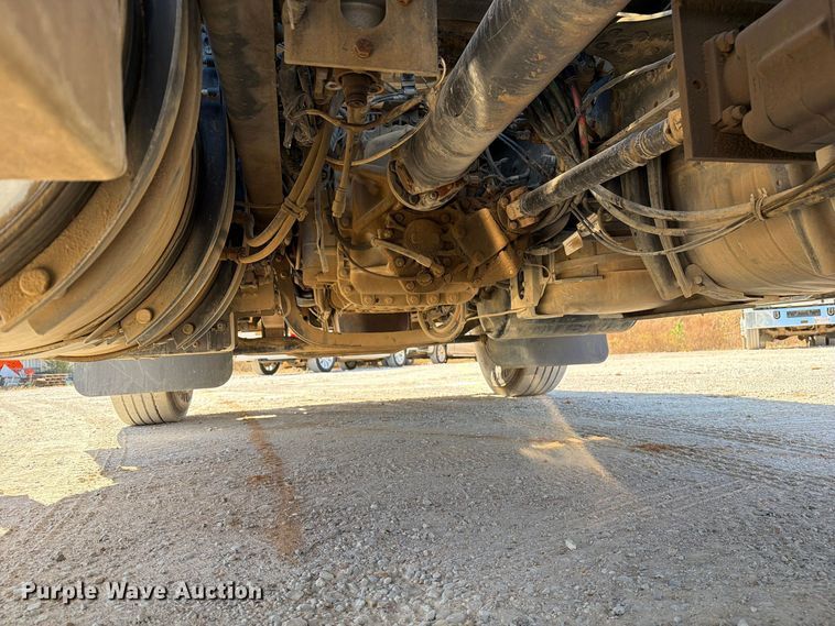 image for item FM6572 2013 Mack CHU613 semi truck
