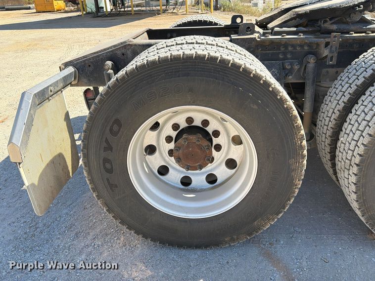 image for item FM6572 2013 Mack CHU613 semi truck