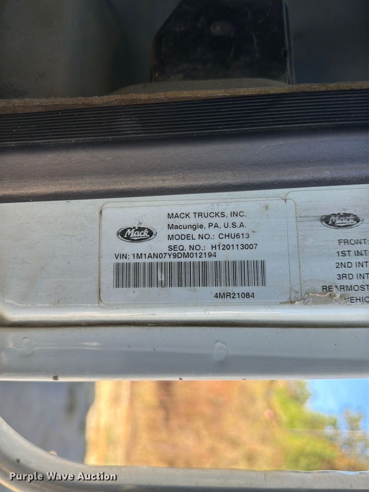 image for item FM6572 2013 Mack CHU613 semi truck