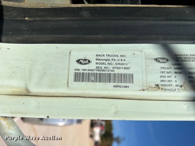 image for item FM6572 2013 Mack CHU613 semi truck