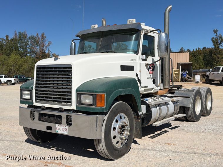 image for item FM6575 2012 Mack CHU613 semi truck