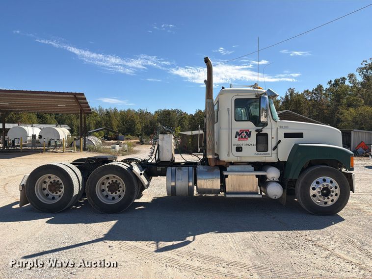 image for item FM6575 2012 Mack CHU613 semi truck