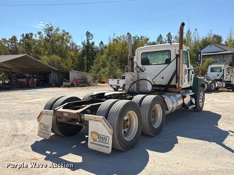 image for item FM6575 2012 Mack CHU613 semi truck