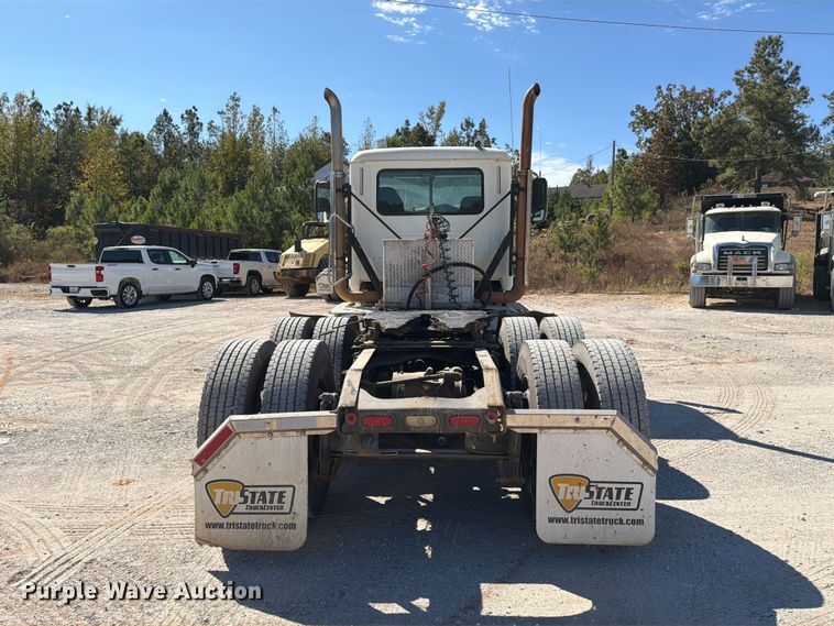 image for item FM6575 2012 Mack CHU613 semi truck