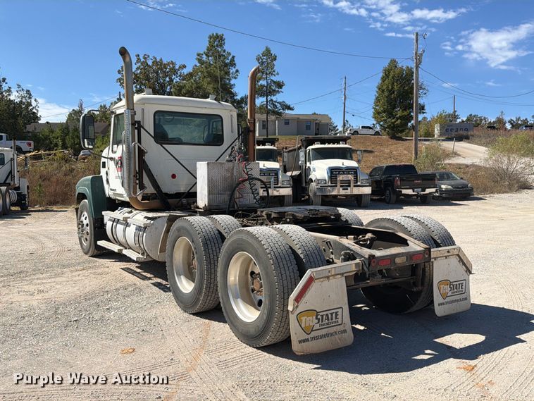 image for item FM6575 2012 Mack CHU613 semi truck