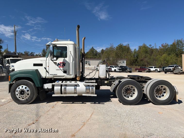 image for item FM6575 2012 Mack CHU613 semi truck