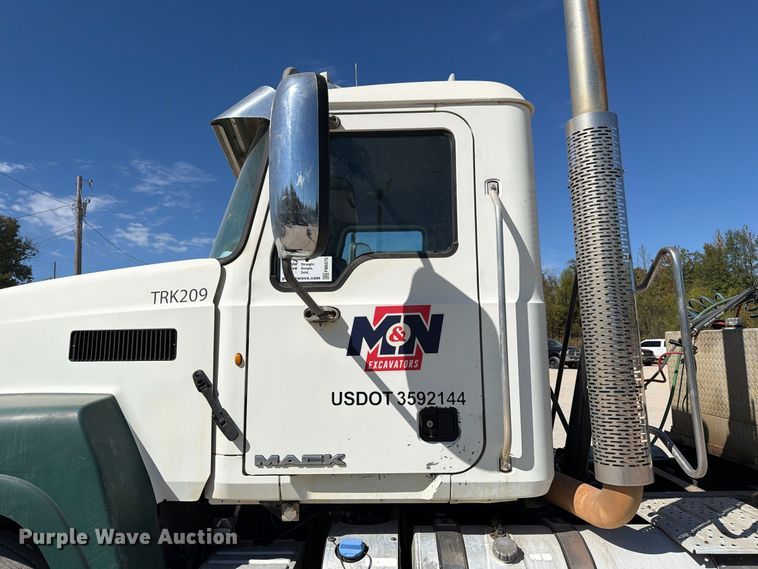 image for item FM6575 2012 Mack CHU613 semi truck