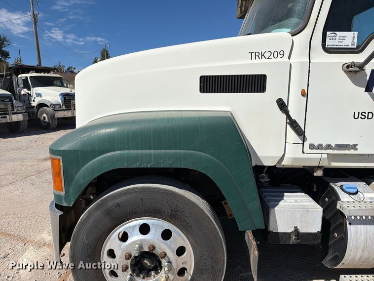 image for item FM6575 2012 Mack CHU613 semi truck
