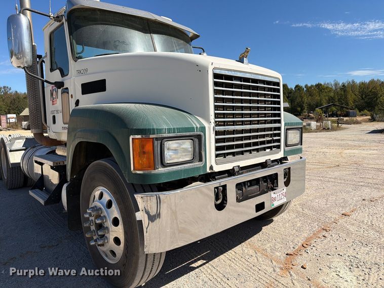 image for item FM6575 2012 Mack CHU613 semi truck