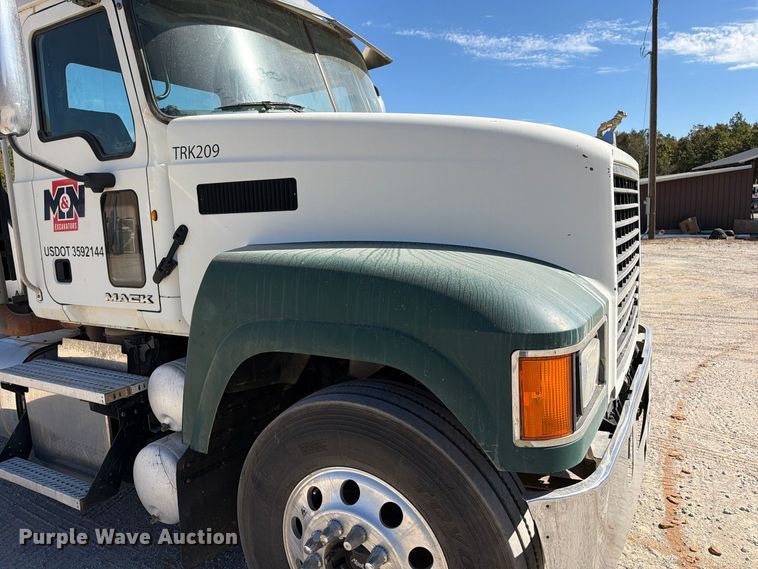 image for item FM6575 2012 Mack CHU613 semi truck