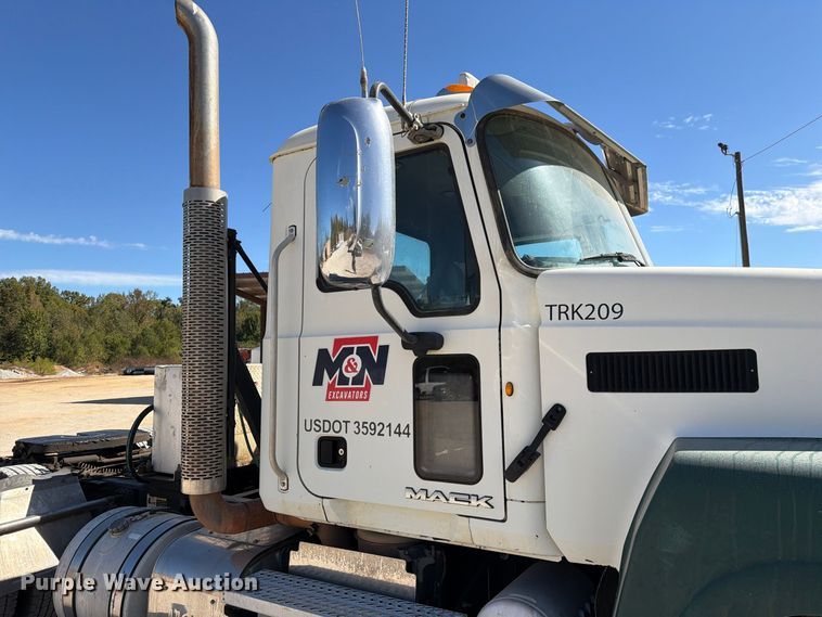 image for item FM6575 2012 Mack CHU613 semi truck