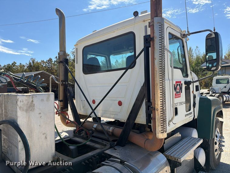 image for item FM6575 2012 Mack CHU613 semi truck