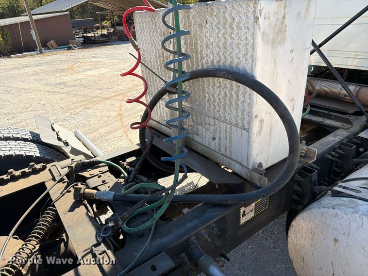 image for item FM6575 2012 Mack CHU613 semi truck