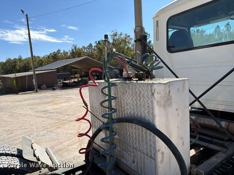 image for item FM6575 2012 Mack CHU613 semi truck