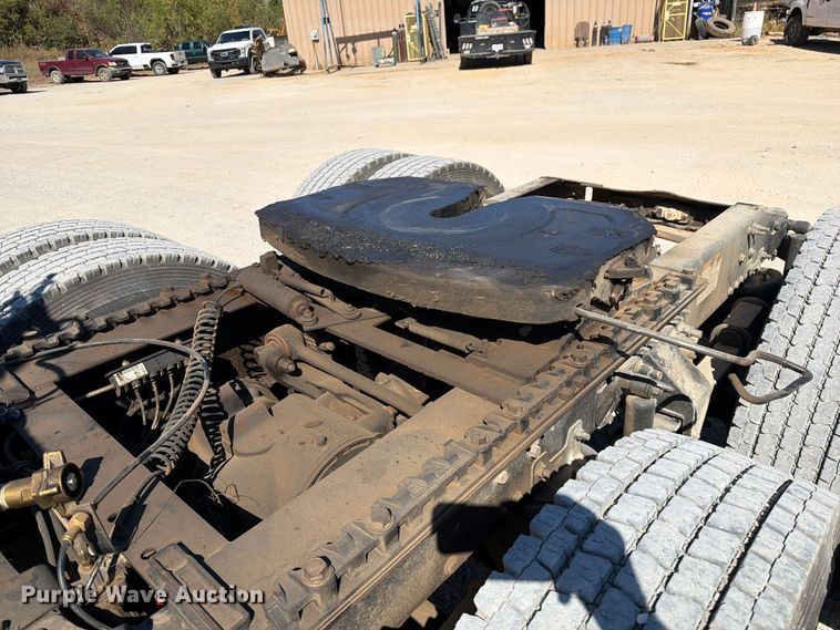 image for item FM6575 2012 Mack CHU613 semi truck