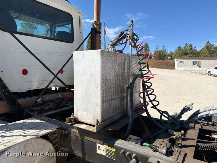 image for item FM6575 2012 Mack CHU613 semi truck