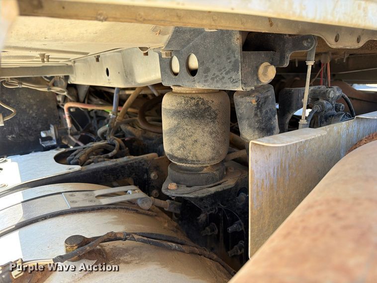 image for item FM6575 2012 Mack CHU613 semi truck