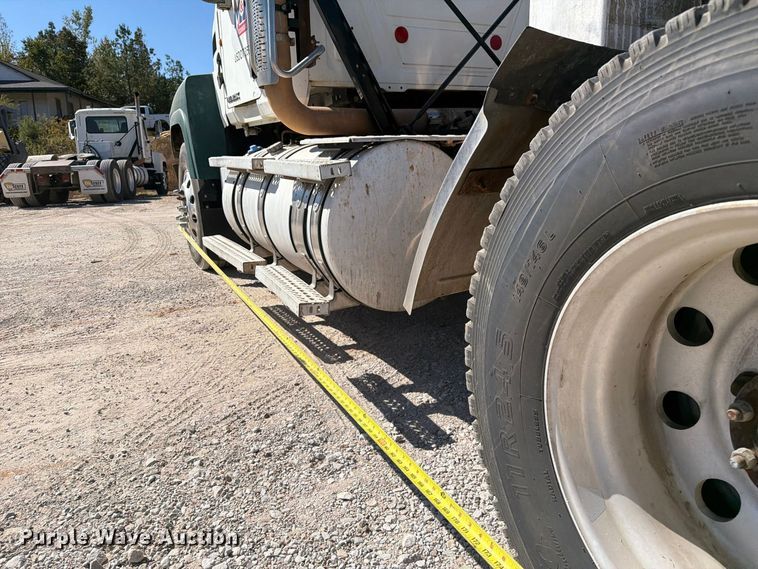 image for item FM6575 2012 Mack CHU613 semi truck