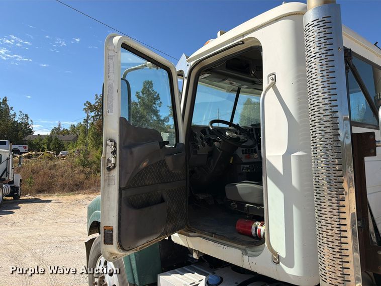 image for item FM6575 2012 Mack CHU613 semi truck