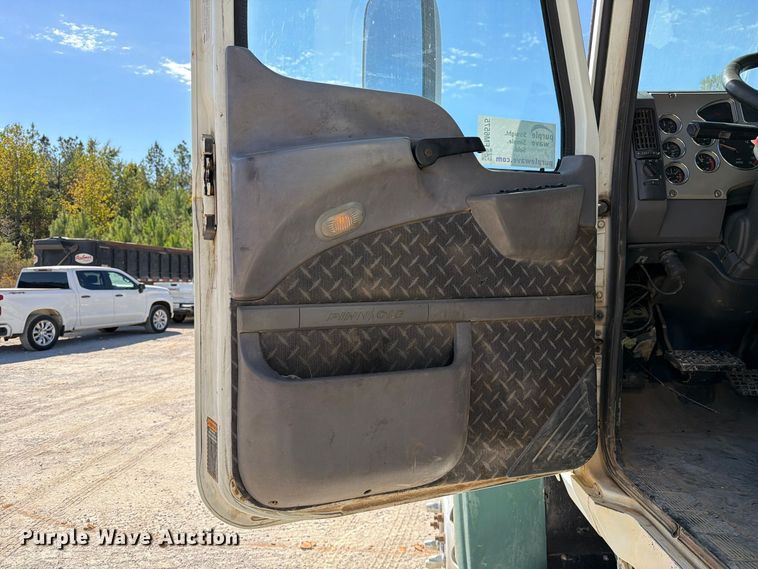 image for item FM6575 2012 Mack CHU613 semi truck